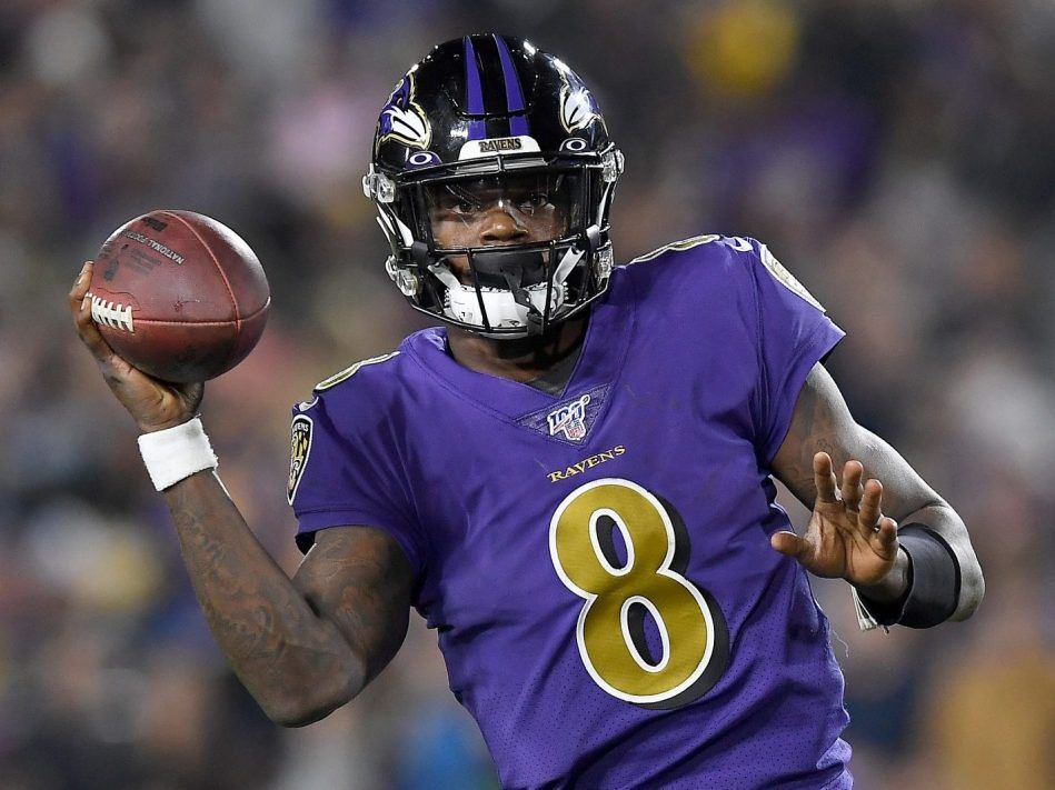 Lamar Jackson throws for 5 TDs as Ravens destroy Rams