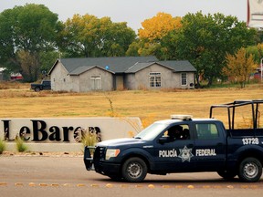 Federal police officers drive past the entrance of LeBaron, Chihuahua, Mexico November 9, 2019. (REUTERS/Jose Luis Gonzalez)