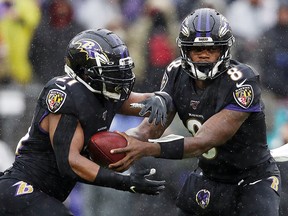 Baltimore Ravens quarterback Lamar Jackson looks to hand off the ball to Mark Ingram II against the San Francisco 49ers at M&T Bank Stadium on December 1, 2019 in Baltimore. (Patrick Smith/Getty Images)