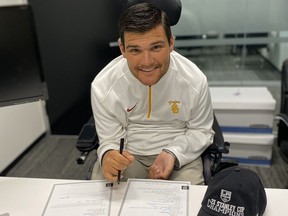 Jack Jablonski signs his contract with the L.A. Kings. (Twitter photo)