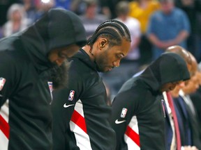 L.A. Clippers forward Kawhi Leonard and his teammates stand during a moment of silence for Kobe Bryant prior to a  game against the Orlando Magic at Amway Center. (Kim Klement-USA TODAY Sports)