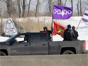 MONTREAL, QUE.: February 24, 2020 -- A slow moving motorcade brings traffic to a crawl as Mohawks protest south of Montreal on Monday, February 24, 2020. (Allen McInnis / MONTREAL GAZETTE) ORG XMIT: 63