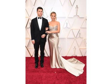 Scarlett Johansson and Colin Jost pose on the red carpet at the 92nd Annual Academy Awards on Feb. 9, 2020 in Hollywood, Calif.