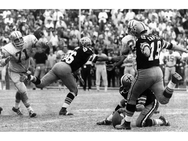 April 4: Former NFL placekicker Tom Demspey died from health complications after contracting COVID-19 at a seniors' residence in New Orleans. Dempsey, who was born with no toes on his right foot or fingers on his right hand, joined the New Orleans Saints out of college in 1969. On Nov. 8, 1970, the Milwaukee, Wis.-born Dempsey kicked a 63-yard field goal (seen above), which won the game against the Detroit Lions and set an NFL record. While it was matched three times, he held onto the record for longest field goal until Dec. 8, 2013, when Denver Broncos' Matt Prater kicked a 64-yard one against the Tennessee Titans. Dempsey also played for the Philadelphia Eagles, Los Angeles Rams, the Houston Oilers and Buffalo Bills before his retirement in 1979. He was 73.