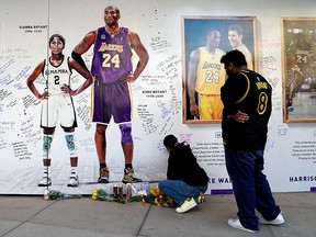 Fans honour Kobe Bryant and his daughter Gianna at an art installation wall across from Golden 1 Center on February 1, 2020 in Sacramento. (Thearon W. Henderson/Getty Images)