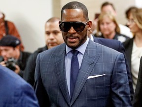 Grammy-winning singer R. Kelly arrives for a child-support hearing at a Cook County courthouse in Chicago March 6, 2019. (REUTERS/Kamil Krzaczynski/File Photo)