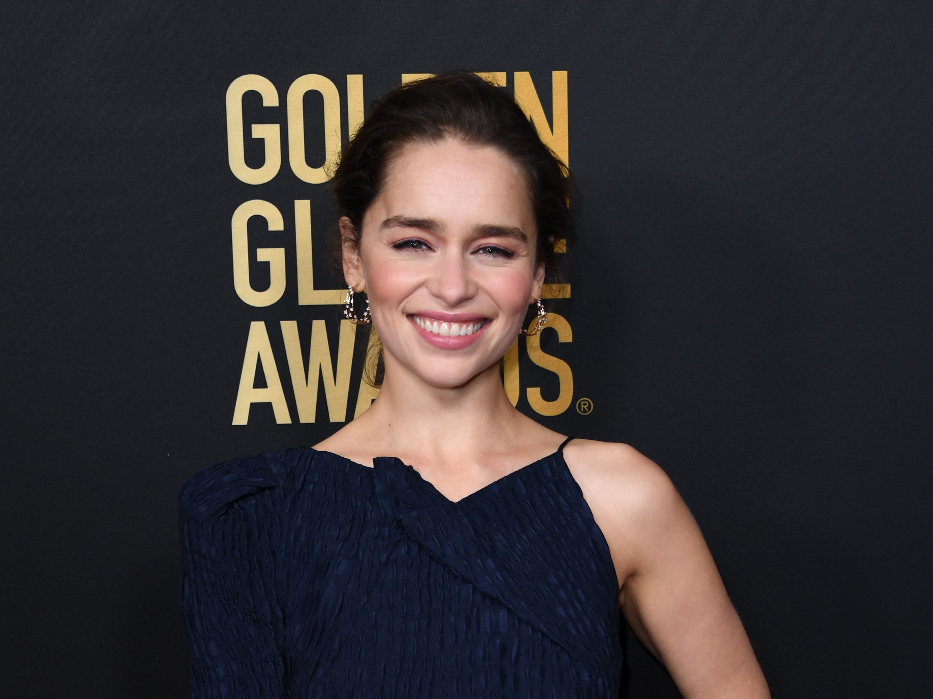 emilia-clarke-still-annoyed-by-game-of-thrones-ending-canoe-com