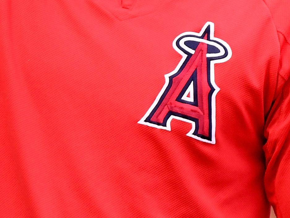 Reports: Angels fire visiting clubhouse manager for helping