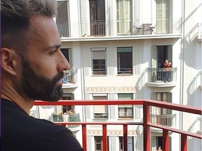 Alberto Gestoso plays the piano on his balcony during the COVID-19 pandemic in Barcelona. (Instagram screengrab)