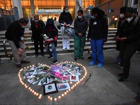 Nurses and healthcare workers light candles as they mourn and remember their colleagues who died during the outbreak of the novel coronavirus outside Mount Sinai Hospital on April 10, 2020 in New York. (JOHANNES EISELE/AFP via Getty Images)