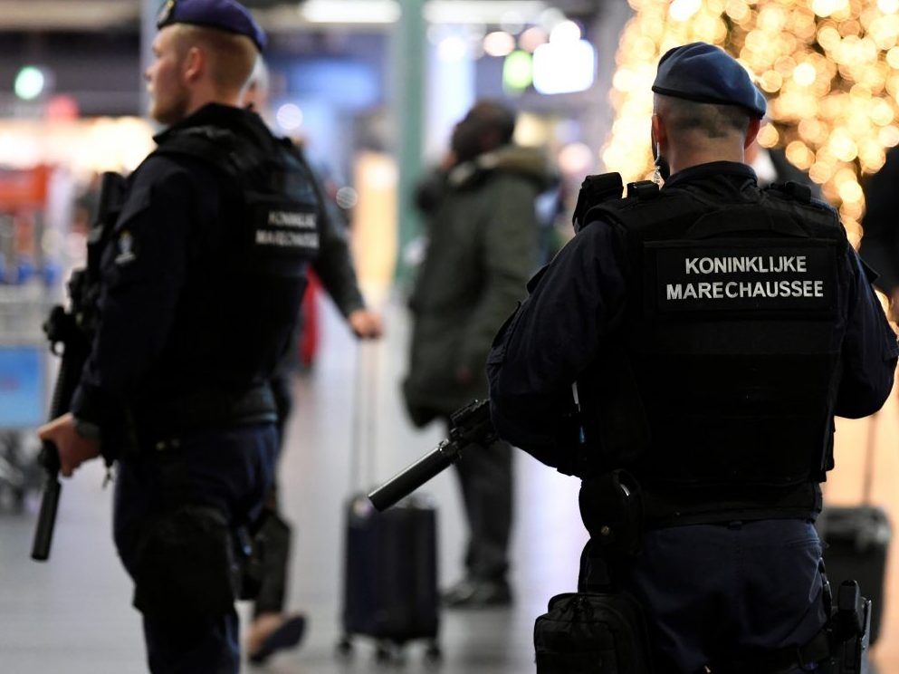 Dutch military police arrest two men with loaded gun at Schiphol ...