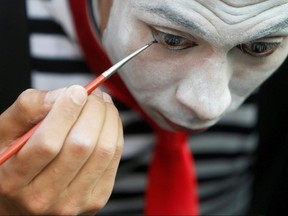 Egyptian clown Ahmed Naser prepares for making an entertainment performance to courage children to put on face masks in Cairo, Egypt April 13, 2020. (REUTERS/Mohamed Abd El Ghany)