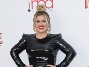 Kelly Clarkson attends the 2020 Hollywood Beauty Awards at The Taglyan Complex on February 06, 2020 in Los Angeles, California.