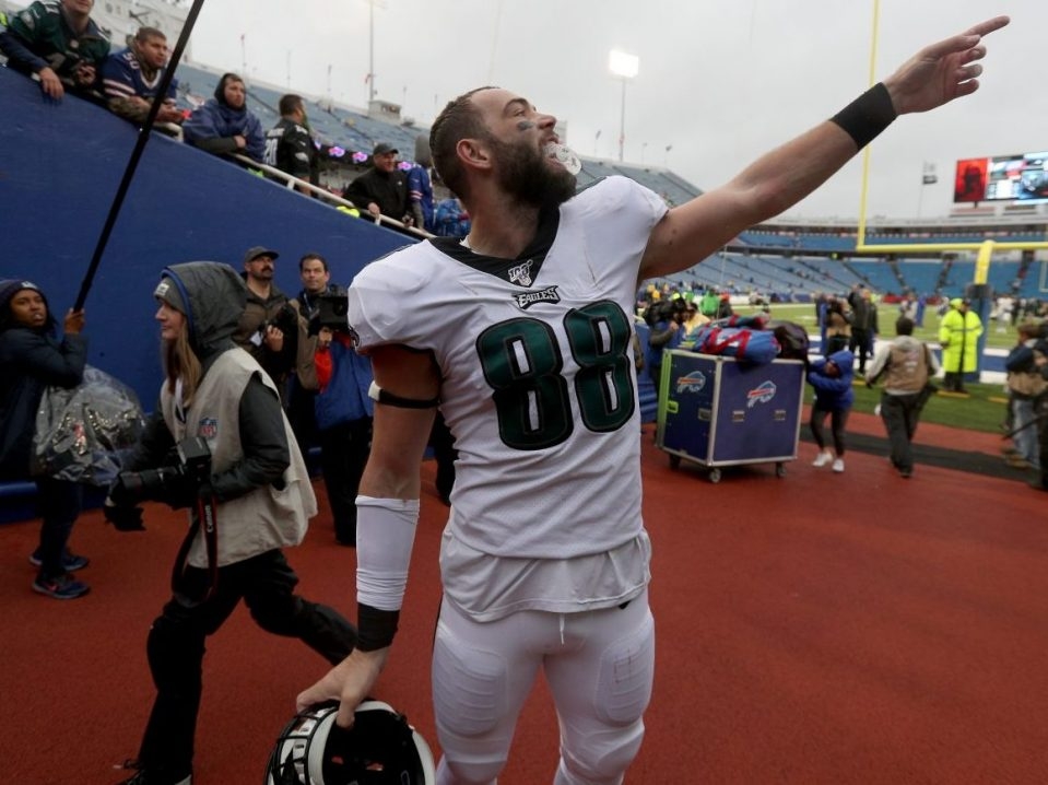 Report: Eagles TE Dallas Goedert 'sucker-punched' at South Dakota restaurant