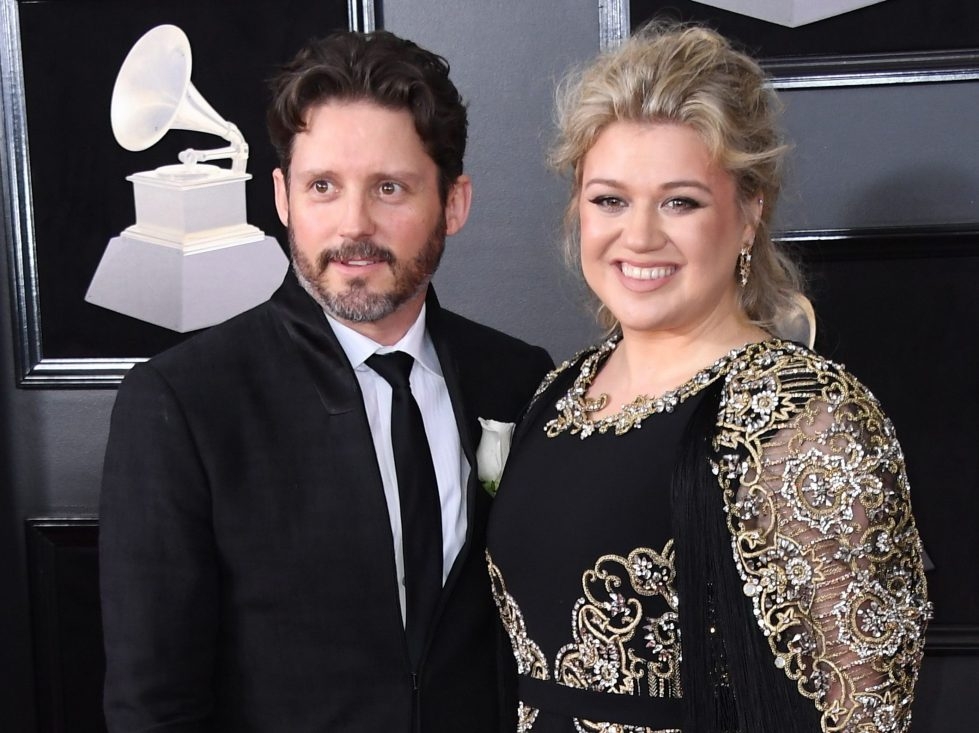 Kelly Clarkson sues estranged husband Brandon Blackstock for fraud ...