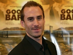 Actor Joseph Fiennes poses for photographers as he arrives for the premiere of his film "Goodbye Bafana" in Berlin, April 11, 2007.