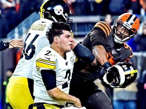 Cleveland Browns defensive end Myles Garrett (right) hits Pittsburgh Steelers quarterback Mason Rudolph (2) with his own helmet at FirstEnergy Stadium.