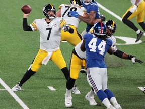 Steelers quarterback Ben Roethlisberger throws a pass during Monday’s game against the New York Giants. It was his first game in 364 days.