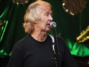 British rocker Spencer Davis has died at the age of 81, his agent told the BBC.