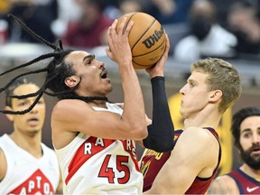 Toronto Raptors guard Dalano Banton drives to the basket against Cleveland Cavaliers forward Lauri Markkanen in the first quarter at Rocket Mortgage FieldHouse.