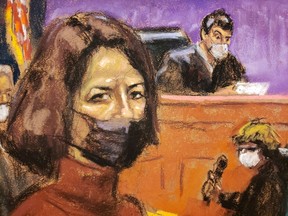 Jeffrey Epsteins Mitarbeiterin Ghislaine Maxwell sitzt, während der Schuldspruch in ihrem Prozess wegen sexuellen Missbrauchs in einer Gerichtsskizze in New York City, USA, am 29. Dezember 2021 verlesen wird.
