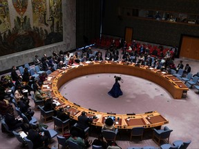 Der Sicherheitsrat der Vereinten Nationen versammelt sich, um für eine seltene Sondersitzung der 193 Mitglieder zählenden UN-Generalversammlung zur russischen Invasion in der Ukraine im Hauptquartier der Vereinten Nationen in Manhattan, New York City, am 27. Februar 2022 abzustimmen.