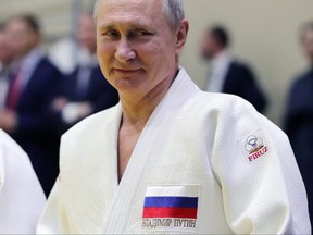 Is Russian President Vladimir Putin on steroids and is he battling Parkinson's? Two former Brit intelligence operatives think so.