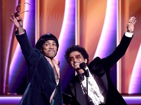LAS VEGAS, NEVADA - APRIL 03: (L-R) Anderson .Paak and Bruno Mars of Silk Sonic accept Record Of The Year award for ‘Leave The Door Open’ onstage during the 64th Annual GRAMMY Awards at MGM Grand Garden Arena on April 03, 2022 in Las Vegas, Nevada. (Photo by Emma McIntyre/Getty Images for The Recording Academy)