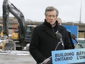 Der Bürgermeister von Toronto, John Tory, spricht auf einer Pressekonferenz am 27. März 2022 über den Bau der neuen U-Bahnlinie in Ontario.