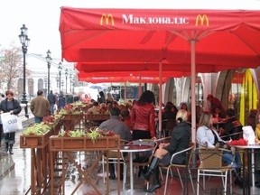 Ein McDonald's in der Nähe des Kreml in Moskau, Oktober 2006.
