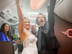 Pam Patterson and Jeremy Salda get married during flight to Las Vegas
