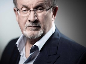 Auf diesem am 10. September 2018 aufgenommenen Aktenfoto posiert der britische Romanautor und Essayist Salman Rushdie während einer Fotosession in Paris.