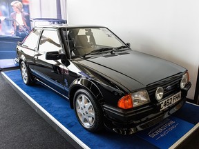 Prinzessin Dianas Ford Escort RS Turbo S1 von 1985 ist vor den Silverstone Auctions – Classic and Competition Car Sale in Silverstone am 27. August 2022 in Northampton, England, zu sehen.