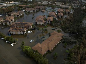 Ein am 29. September 2022 aufgenommenes Luftbild zeigt ein überflutetes Viertel nach dem Hurrikan Ian in Fort Myers, Florida.
