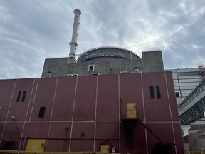 Eine Ansicht zeigt das von Russland kontrollierte Kernkraftwerk Saporischschja während eines Besuchs von Mitgliedern der Expertenmission der Internationalen Atomenergie-Organisation (IAEO) im Zuge des Konflikts zwischen der Ukraine und Russland außerhalb von Enerhodar in der Region Saporischschja, Ukraine, auf diesem Bild, das am 12 2. 2022.