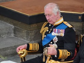 König Charles nimmt letzten Monat am Staatsbegräbnis seiner Mutter, Königin Elizabeth II., in London teil.