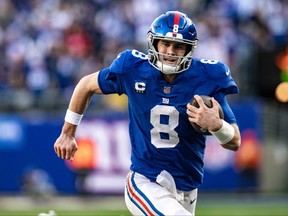 New York Giants quarterback Daniel Jones runs for a touchdown against the Indianapolis Colts during the second half at MetLife Stadium in East Rutherford, N.J., Jan. 1, 2023.