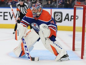 Edmonton Oilers goaltender Stuart Skinner takes part in his team's NHL playoff game against the Los Angeles Kings on April 17, 2023.