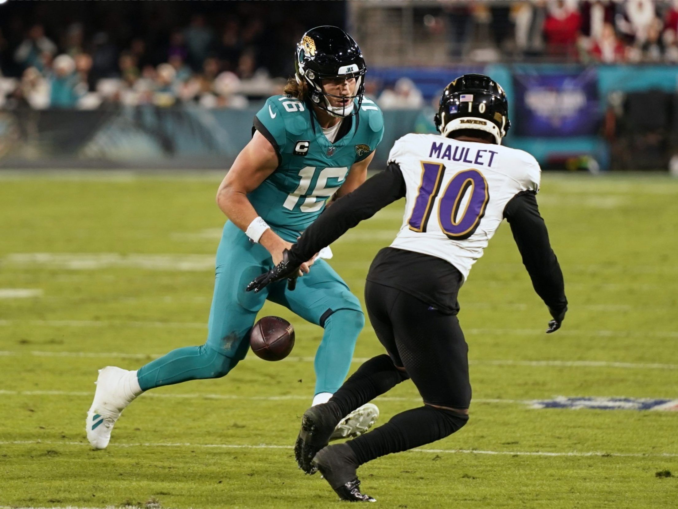 Jags’ Trevor Lawrence Lands In Concussion Protocol After Mistake-prone ...