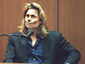Kato Kaelin testifies in the O. J. Simpson murder trial in Los Angeles on March 22, 1995. Kaelin was the last person to see Simpson before the murders of Nicole Brown and Ron Goldman in 1994. (AFP/Getty Images)