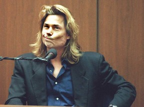 Kato Kaelin testifies in the O. J. Simpson murder trial in Los Angeles on March 22, 1995. Kaelin was the last person to see Simpson before the murders of Nicole Brown and Ron Goldman in 1994. (AFP/Getty Images)