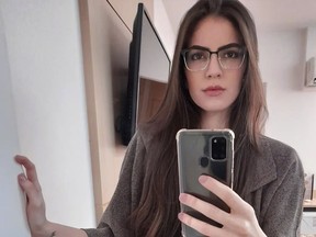 Selfie of Kawara Welch, accused of stalking doctor in Brazil since 2018.