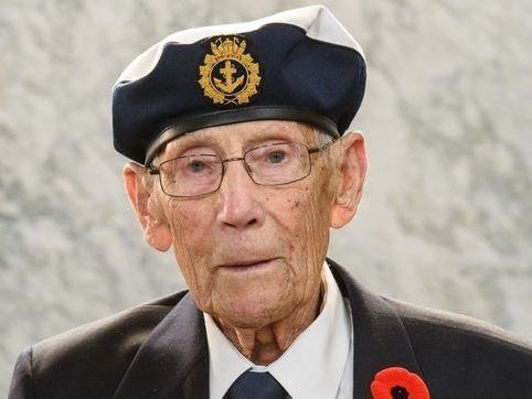 Second World War veteran William Cameron died on Saturday, just hours before he was set to return to France to mark the 80th anniversary of D-Day.