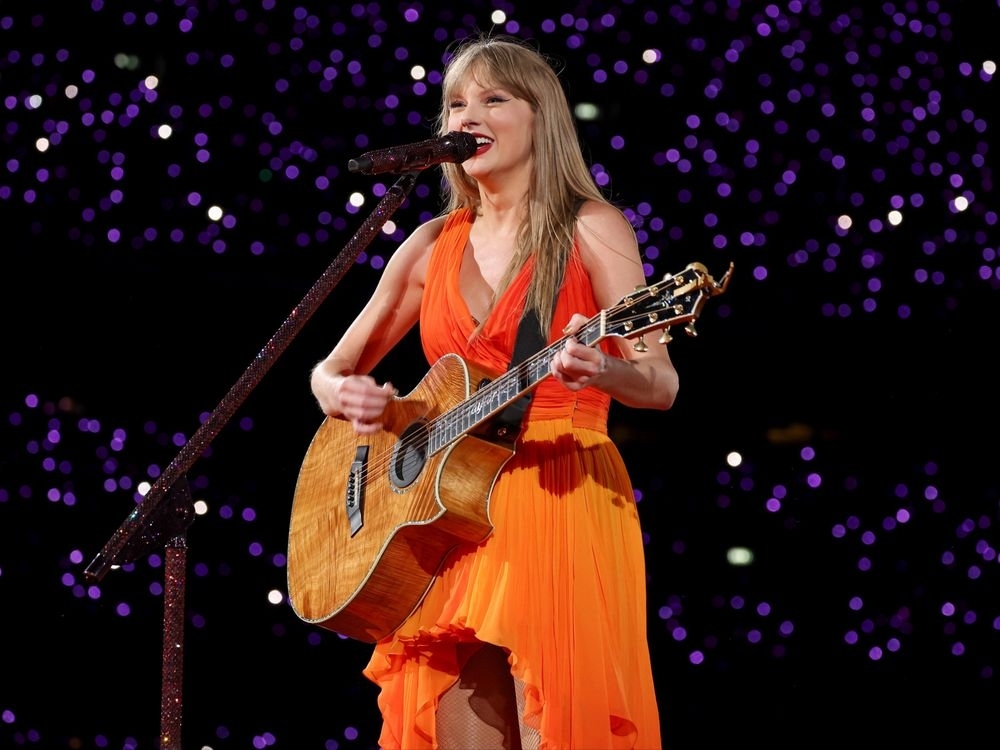 Taylor Swift brings Travis Kelce onstage at London show