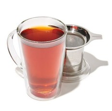 A pretty mug with an infuser and lid to prep you for the most wonderful time of the day — tea time.