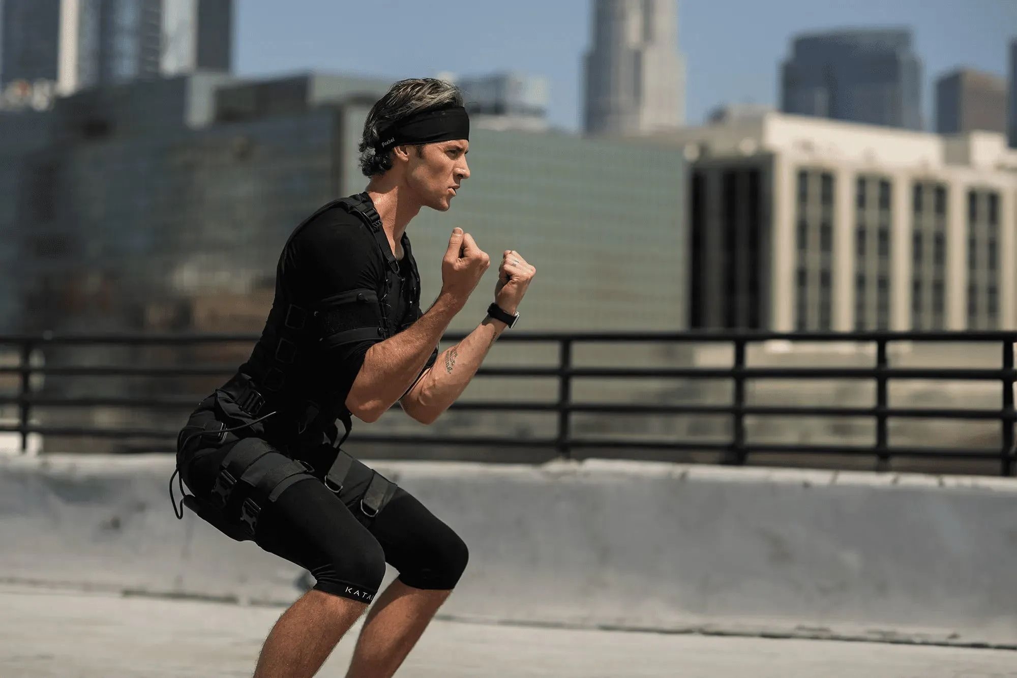  Using EMS for a completely hands-free, no-weights-required workout.