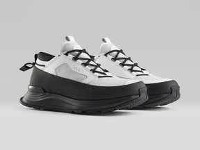 Glacier Trails in White/Black.