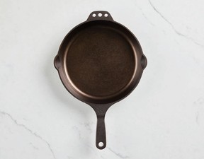 NO. 10 CAST IRON SKILLET