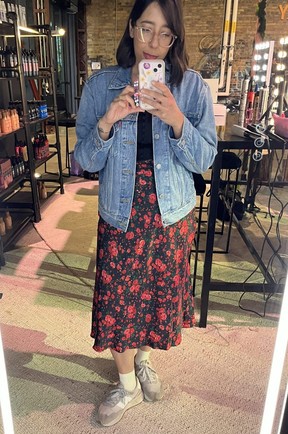 Sezane Sandy Skirt black with red roses