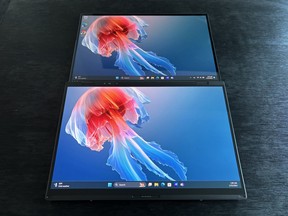 Asus Zenbook Duo in Sharing Mode.